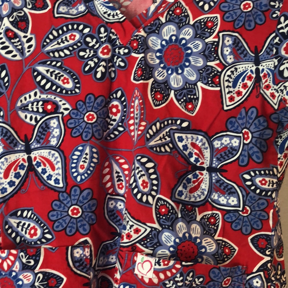 Like new scrub top - Picture 2 of 3